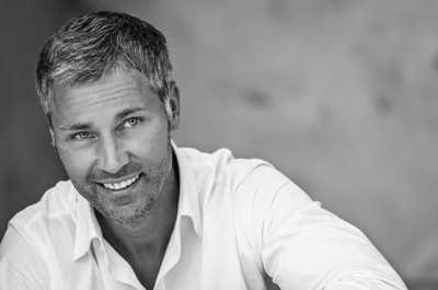 Men's short textured hairstyle